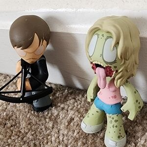 Funko Mystery Minis The Walking Dead Series 2 Daryl Dixon & Jawlesss Girl Zombie